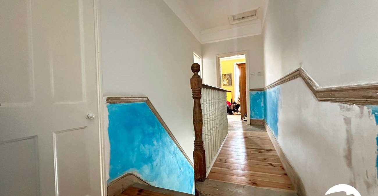 3 bedroom house for sale in London | Robinson Jackson