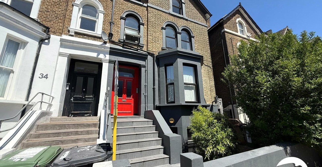 2 bedroom property for sale in London | Robinson Jackson