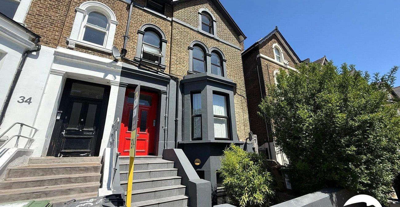 2 bedroom property for sale in London | Robinson Jackson