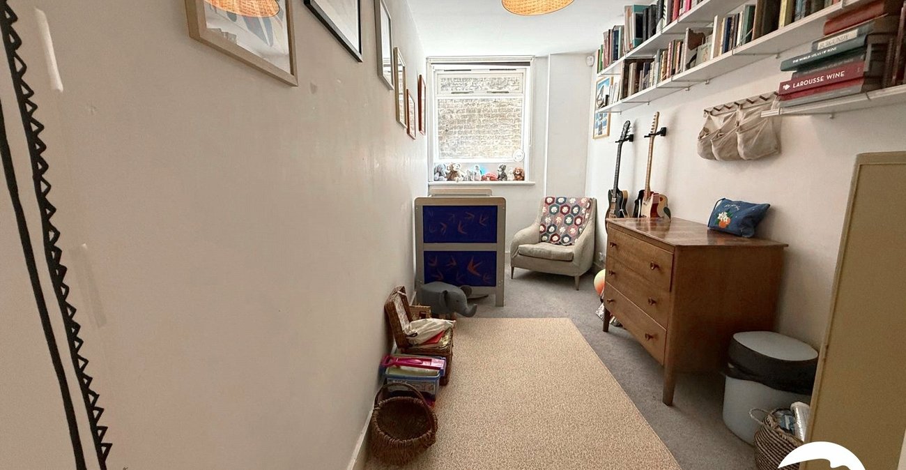 2 bedroom property for sale in London | Robinson Jackson