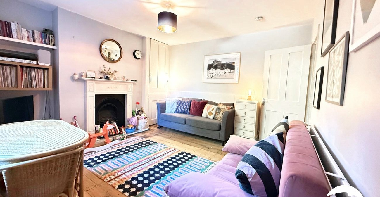 2 bedroom property for sale in London | Robinson Jackson