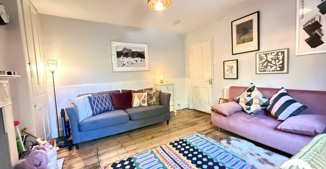 2 bedroom property for sale in London | Robinson Jackson