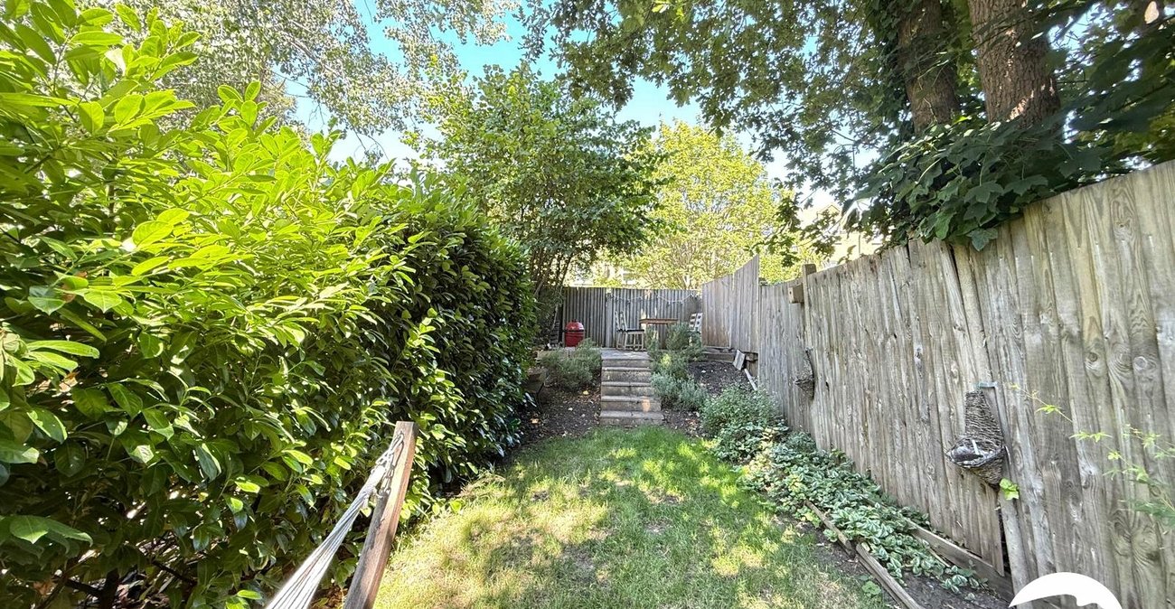 2 bedroom property for sale in London | Robinson Jackson