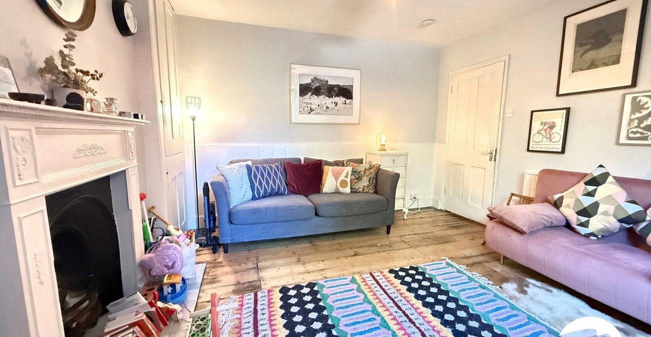 2 bedroom property for sale in London | Robinson Jackson