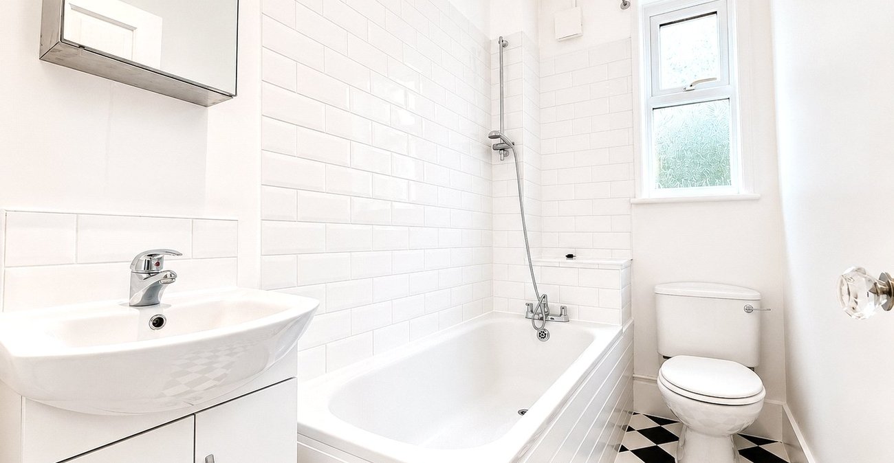 2 bedroom property for sale in London | Robinson Jackson