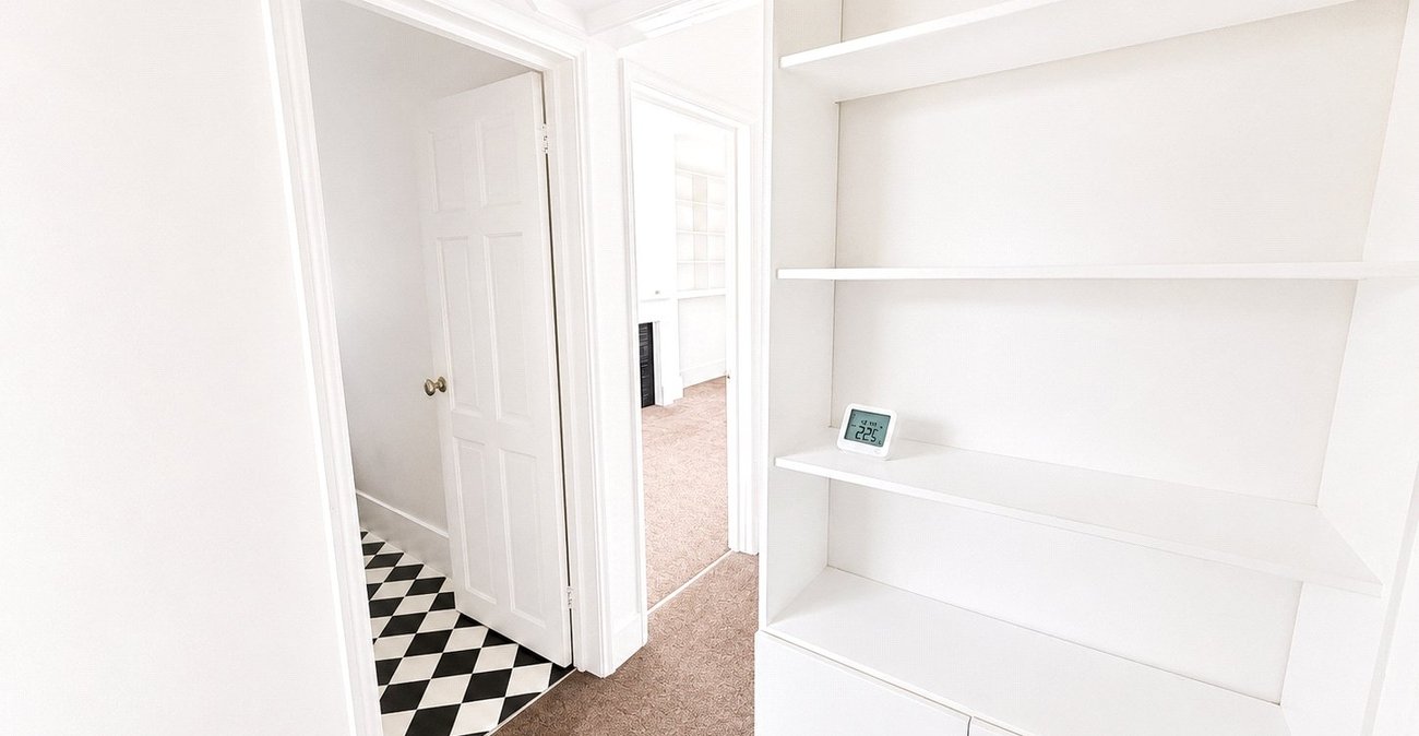 2 bedroom property for sale in London | Robinson Jackson