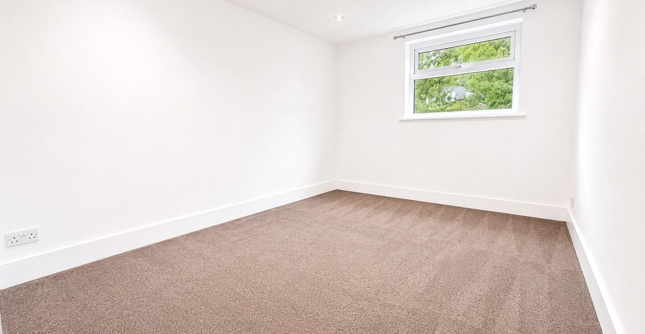 2 bedroom property for sale in London | Robinson Jackson