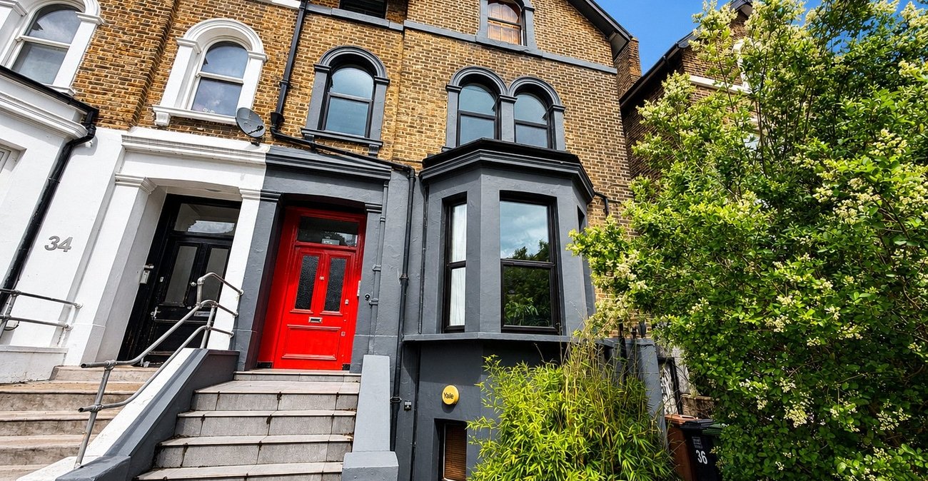 2 bedroom property for sale in London | Robinson Jackson