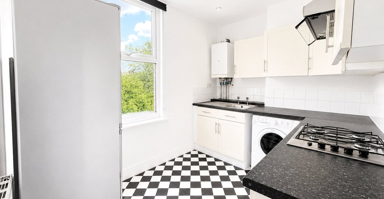 2 bedroom property for sale in London | Robinson Jackson
