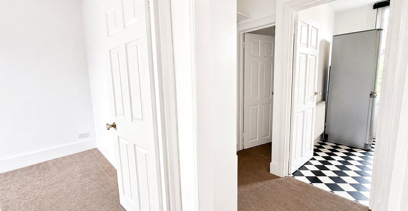 2 bedroom property for sale in London | Robinson Jackson