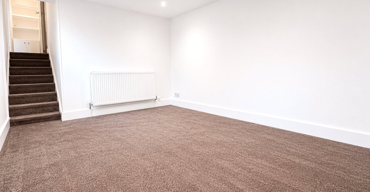 2 bedroom property for sale in London | Robinson Jackson