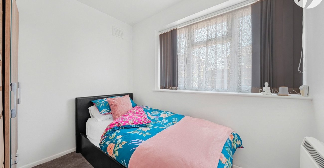 2 bedroom bungalow for sale in Greenhithe | Robinson Jackson