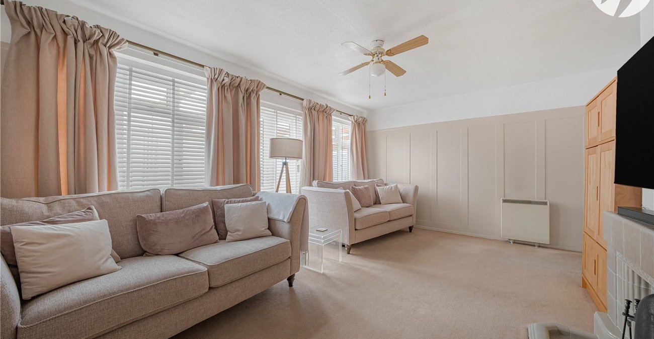 2 bedroom bungalow for sale in Greenhithe | Robinson Jackson