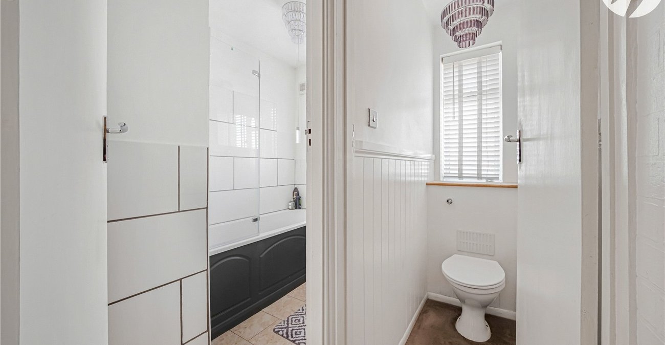 2 bedroom bungalow for sale in Greenhithe | Robinson Jackson