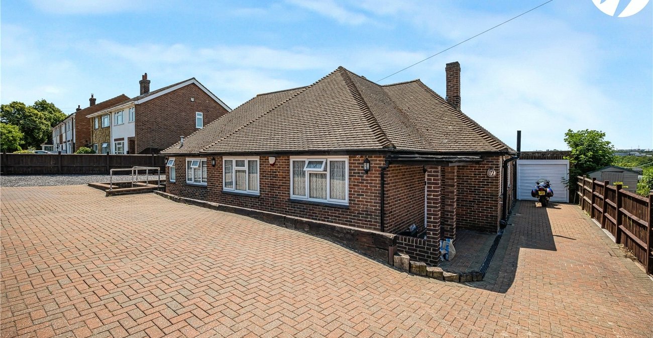 2 bedroom bungalow for sale in Greenhithe | Robinson Jackson