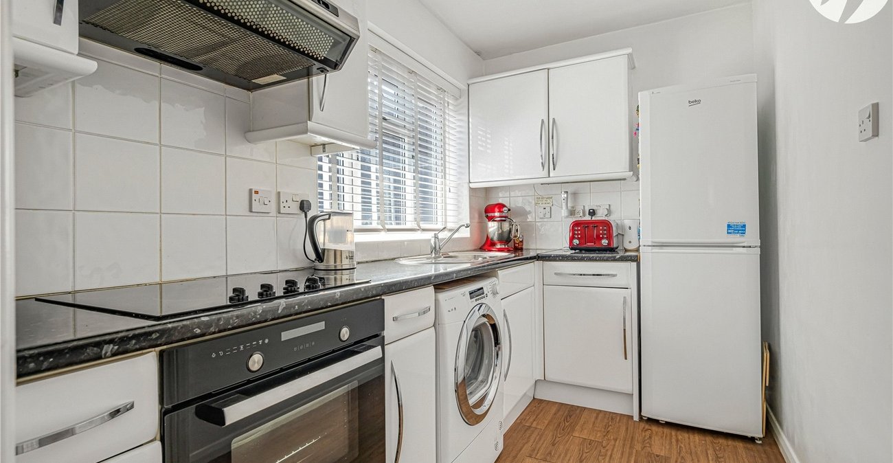 2 bedroom bungalow for sale in Greenhithe | Robinson Jackson