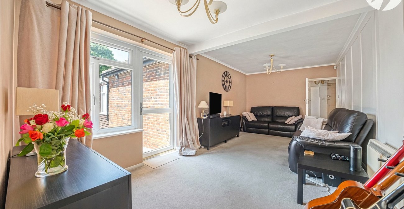 2 bedroom bungalow for sale in Greenhithe | Robinson Jackson