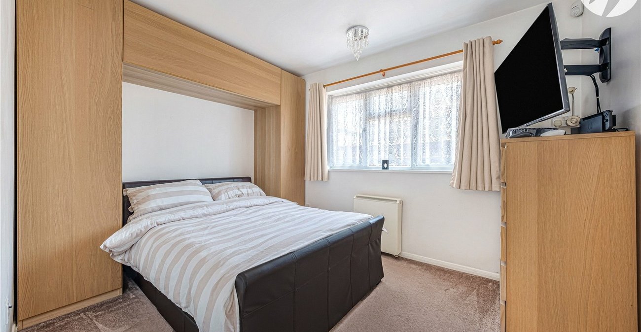 2 bedroom bungalow for sale in Greenhithe | Robinson Jackson