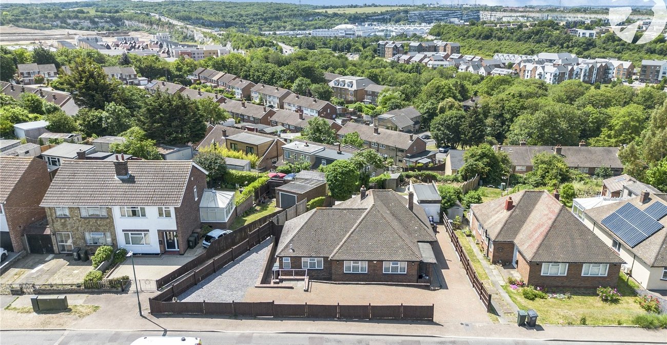 2 bedroom bungalow for sale in Greenhithe | Robinson Jackson