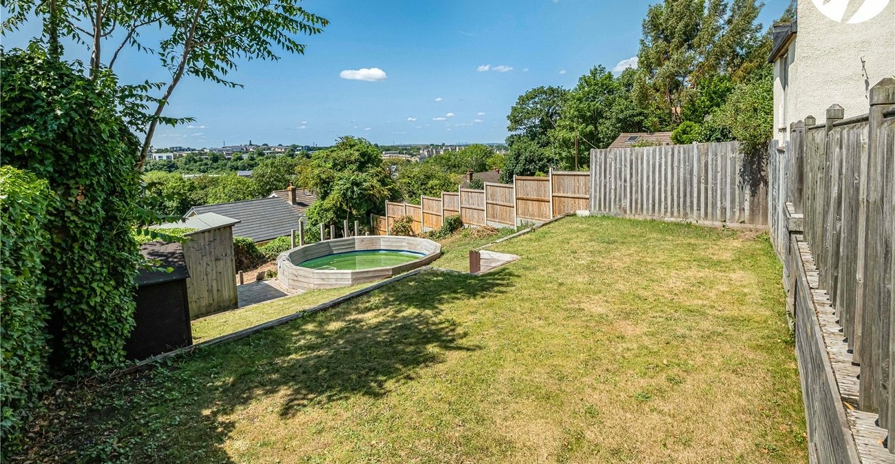 2 bedroom bungalow for sale in Greenhithe | Robinson Jackson