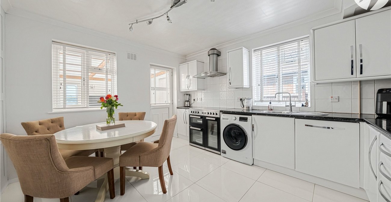 2 bedroom bungalow for sale in Greenhithe | Robinson Jackson