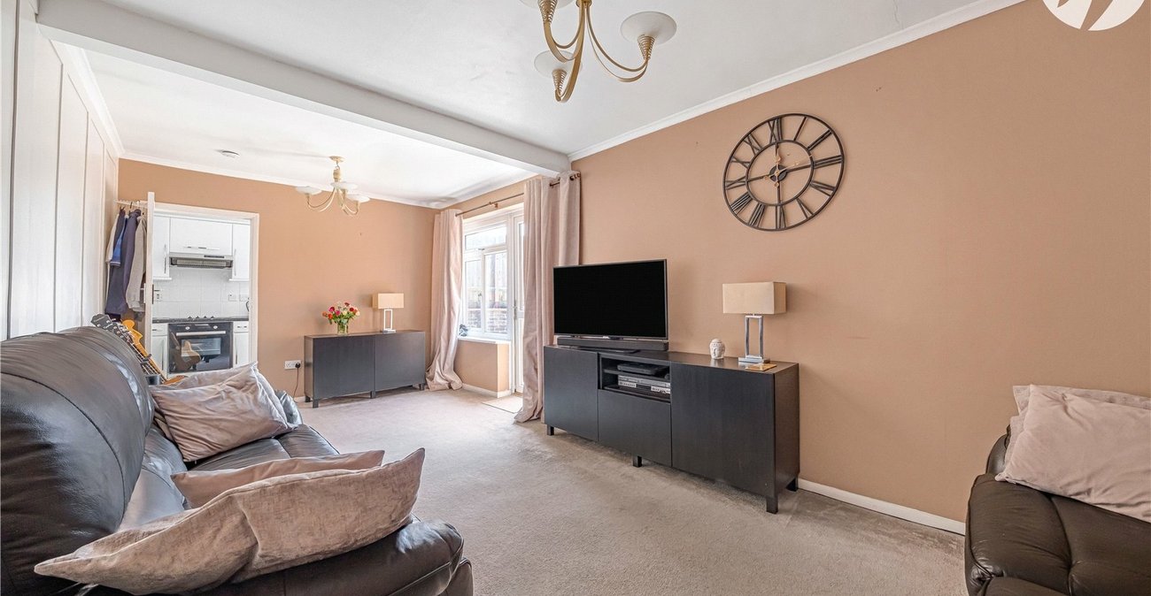 2 bedroom bungalow for sale in Greenhithe | Robinson Jackson