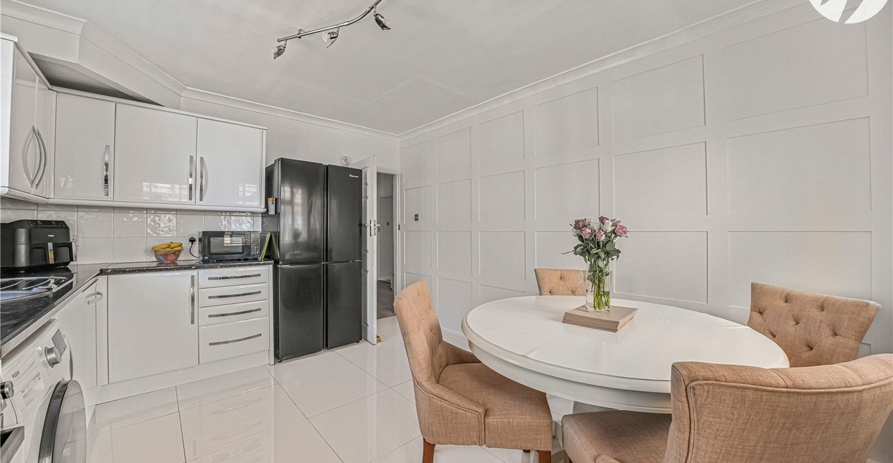 2 bedroom bungalow for sale in Greenhithe | Robinson Jackson