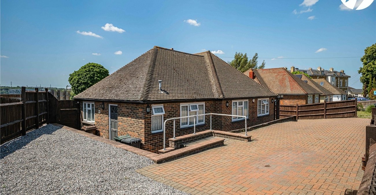 2 bedroom bungalow for sale in Greenhithe | Robinson Jackson