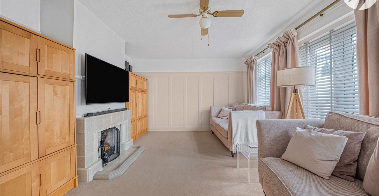 2 bedroom bungalow for sale in Greenhithe | Robinson Jackson