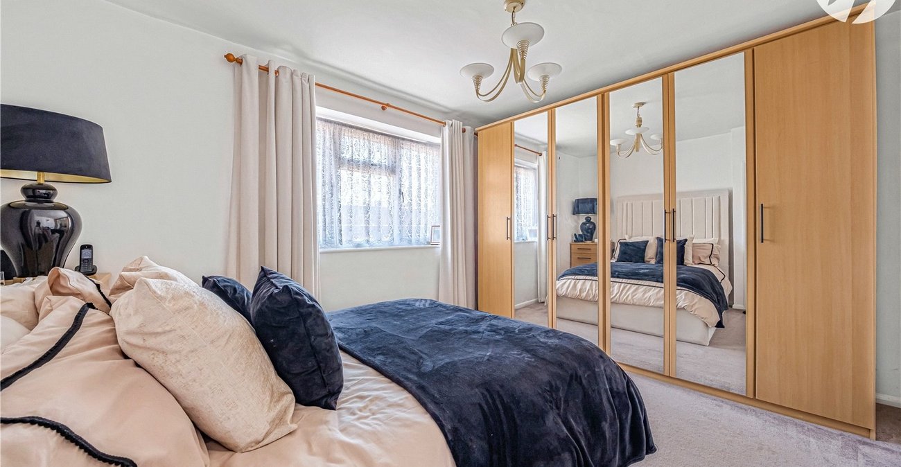 2 bedroom bungalow for sale in Greenhithe | Robinson Jackson