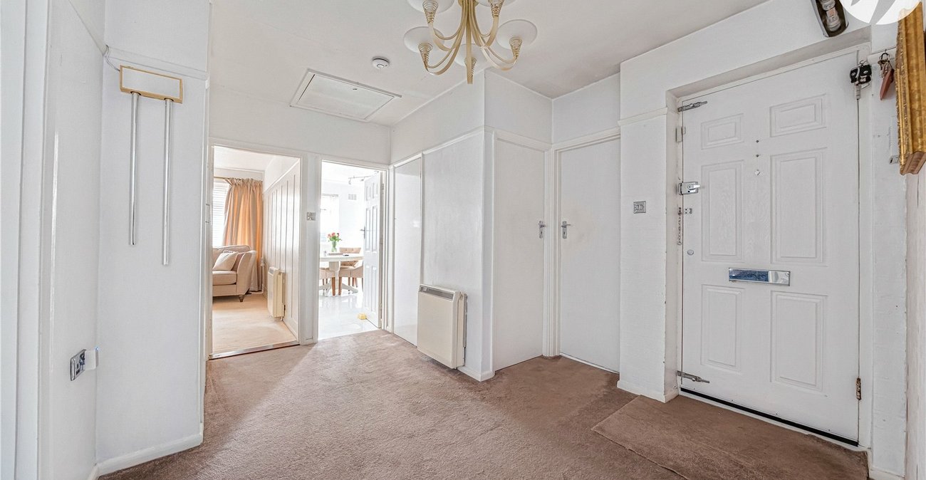 2 bedroom bungalow for sale in Greenhithe | Robinson Jackson