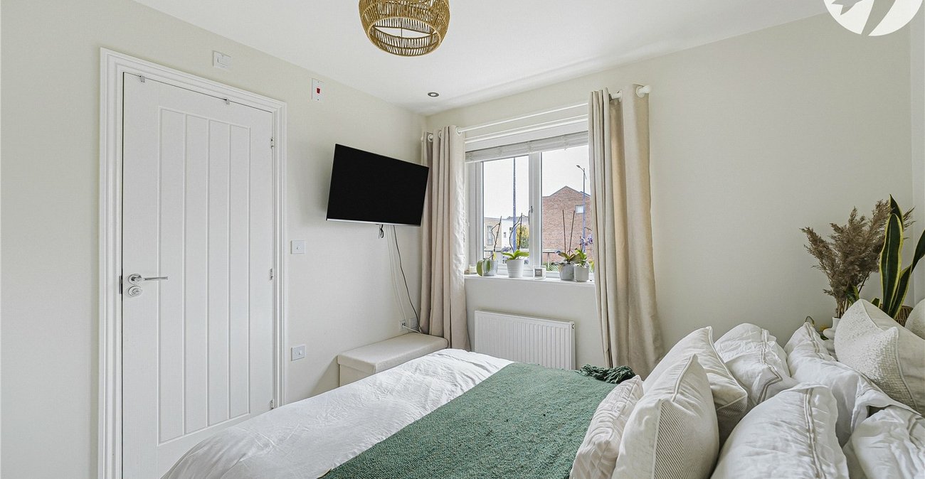 2 bedroom house for sale in Dartford | Robinson Jackson