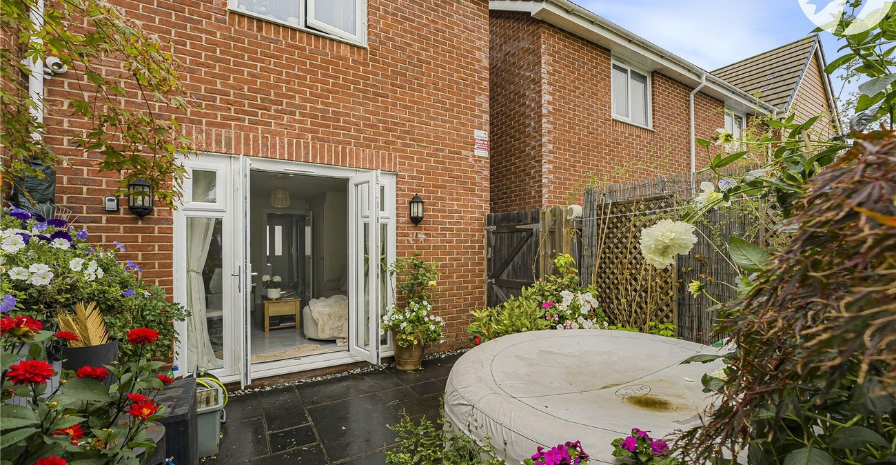 2 bedroom house for sale in Dartford | Robinson Jackson