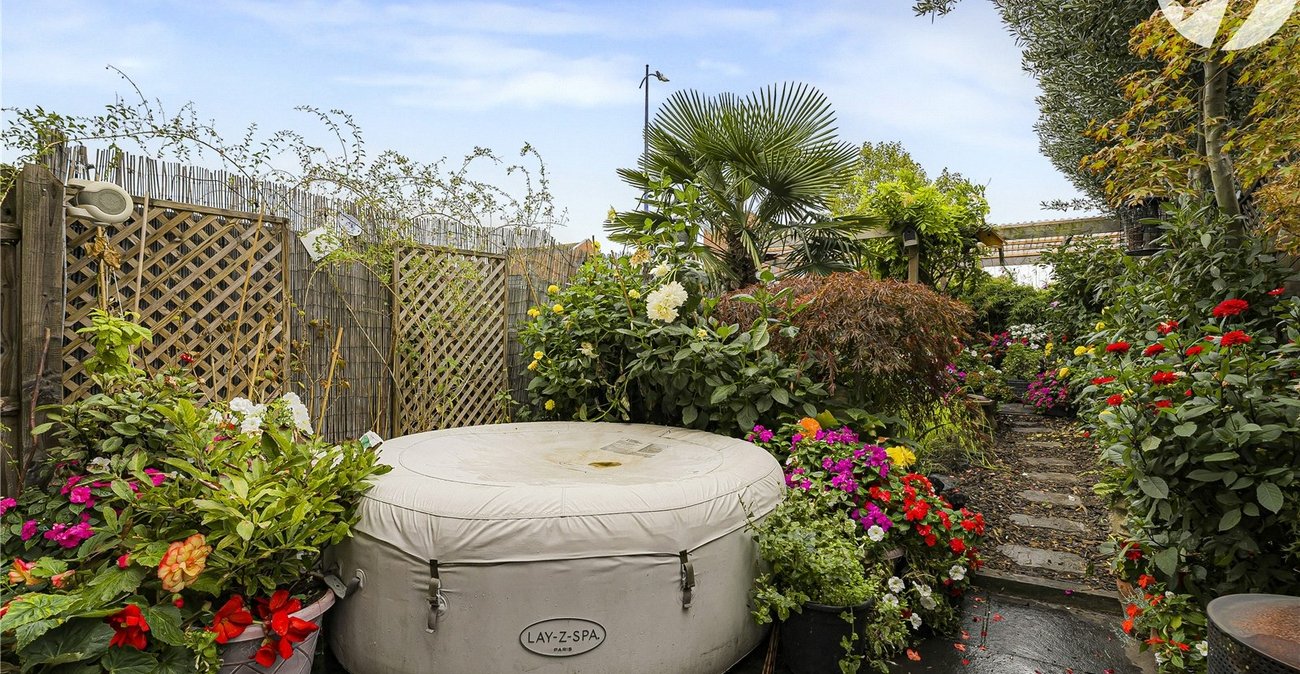 2 bedroom house for sale in Dartford | Robinson Jackson