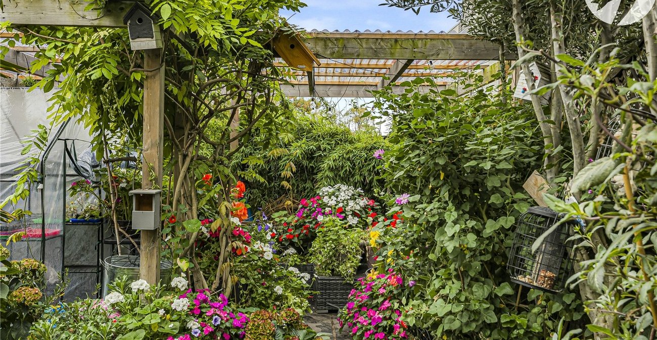 2 bedroom house for sale in Dartford | Robinson Jackson