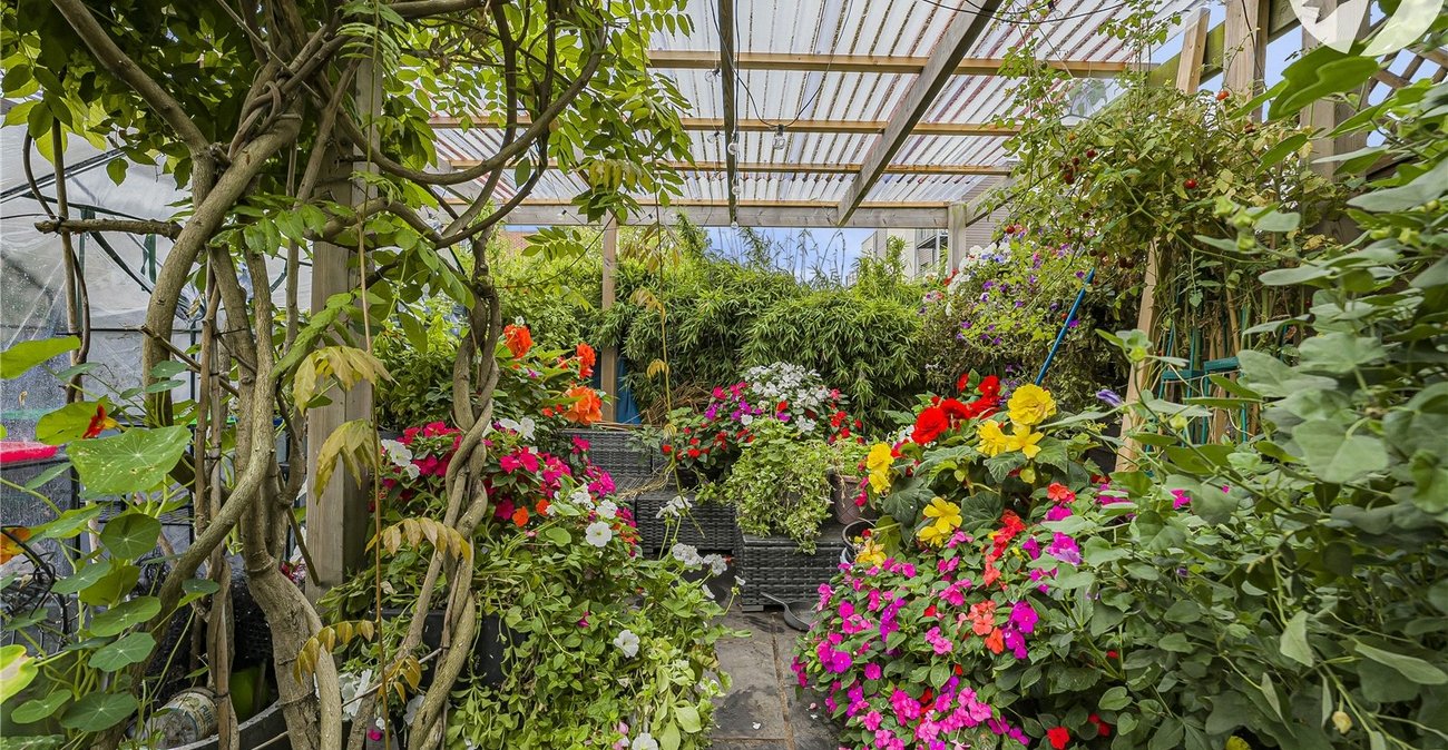 2 bedroom house for sale in Dartford | Robinson Jackson