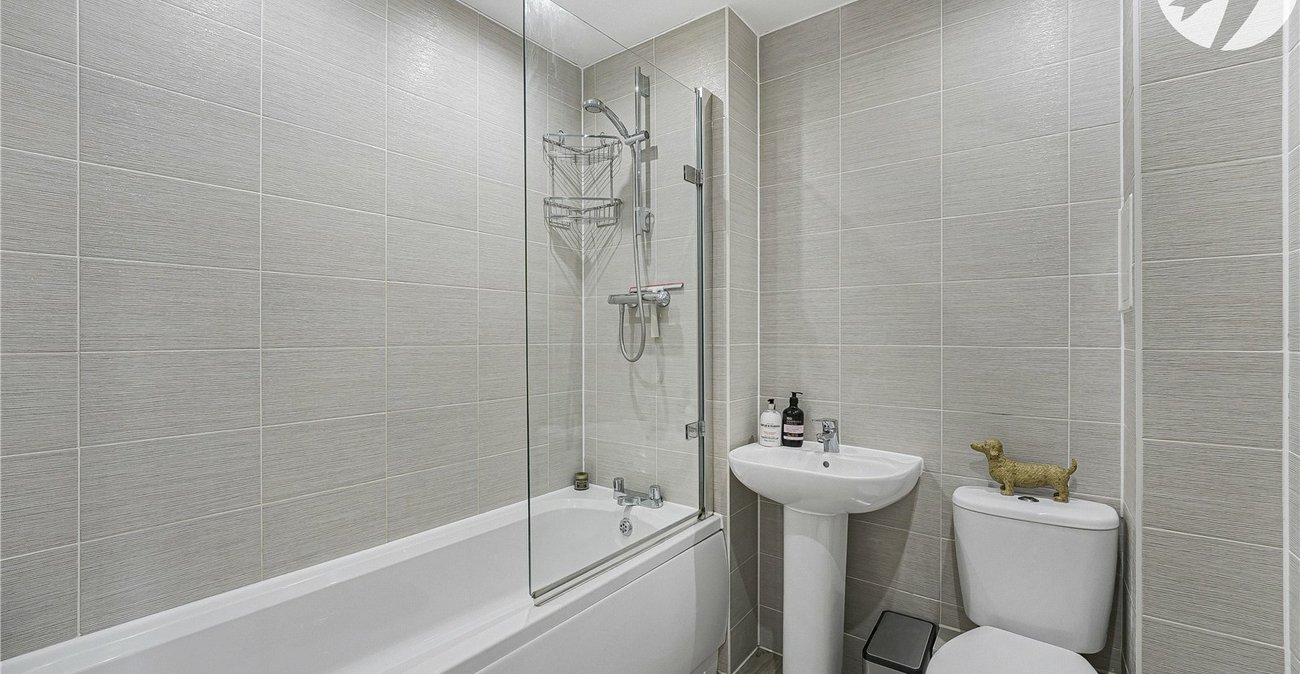 2 bedroom house for sale in Dartford | Robinson Jackson