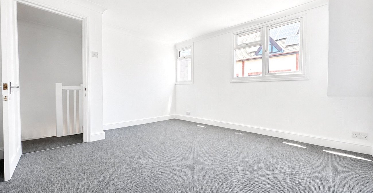 1 bedroom house for sale in London | Robinson Jackson