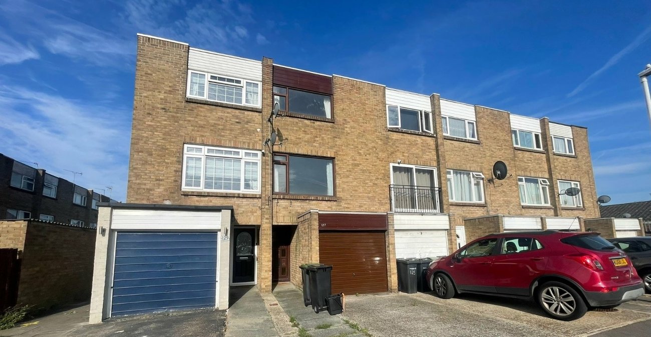 3 bedroom property for sale in Northfleet | Robinson Michael & Jackson