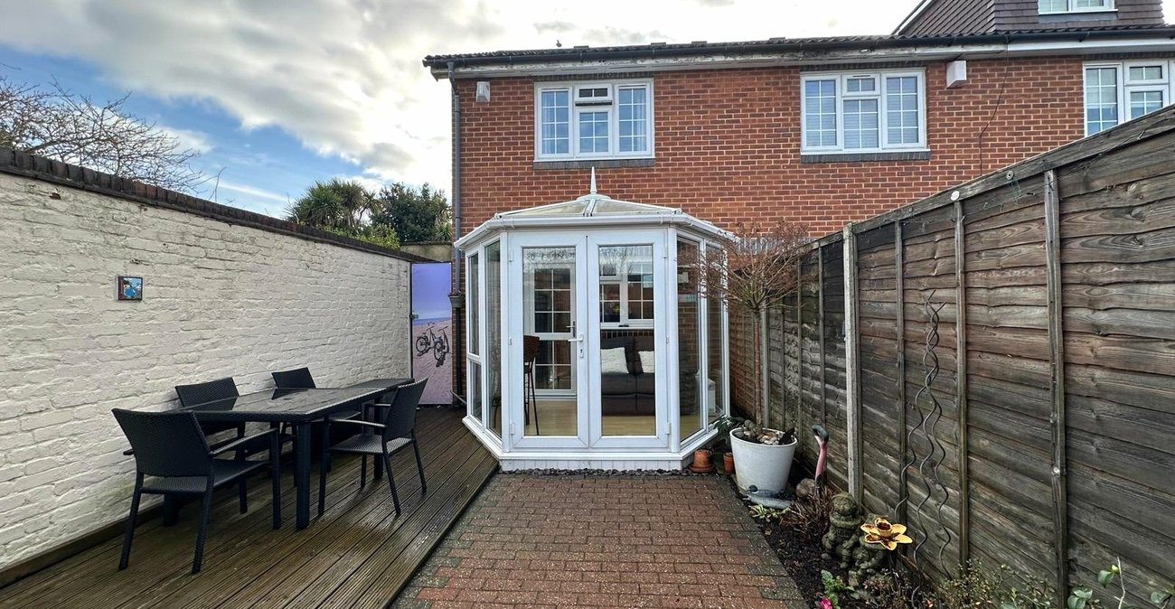 2 bedroom house for sale in London | Robinson Jackson