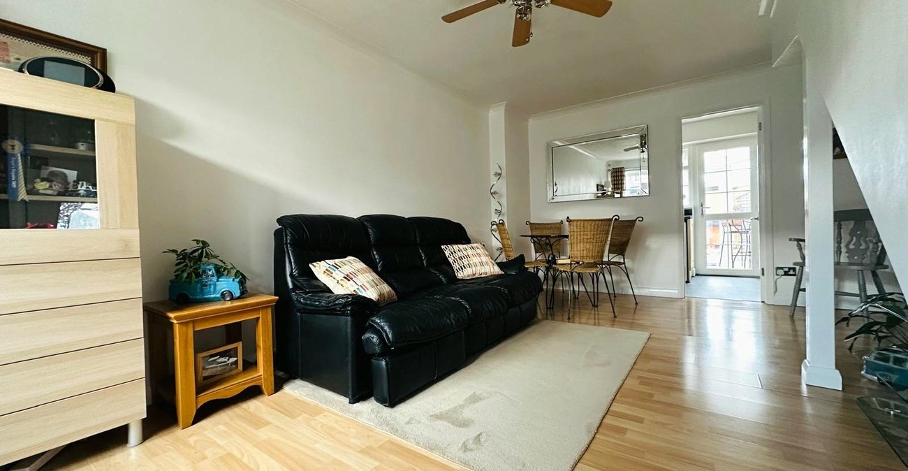 2 bedroom house for sale in London | Robinson Jackson