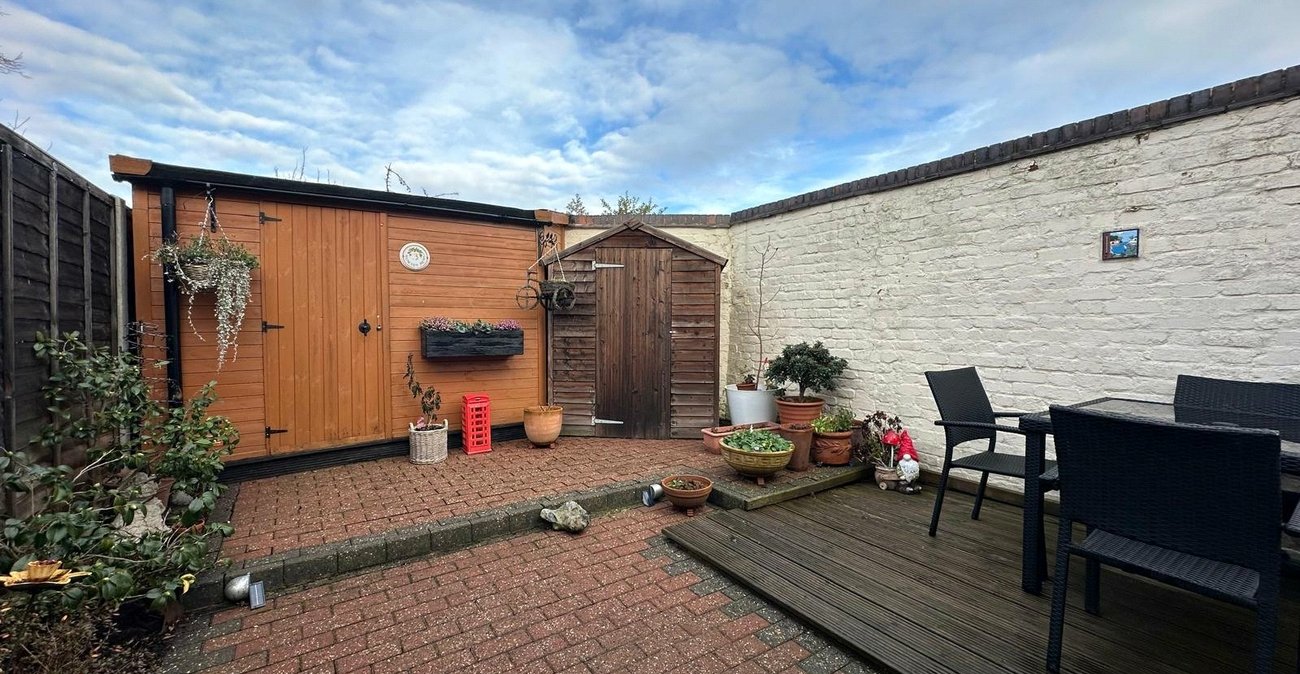 2 bedroom house for sale in London | Robinson Jackson