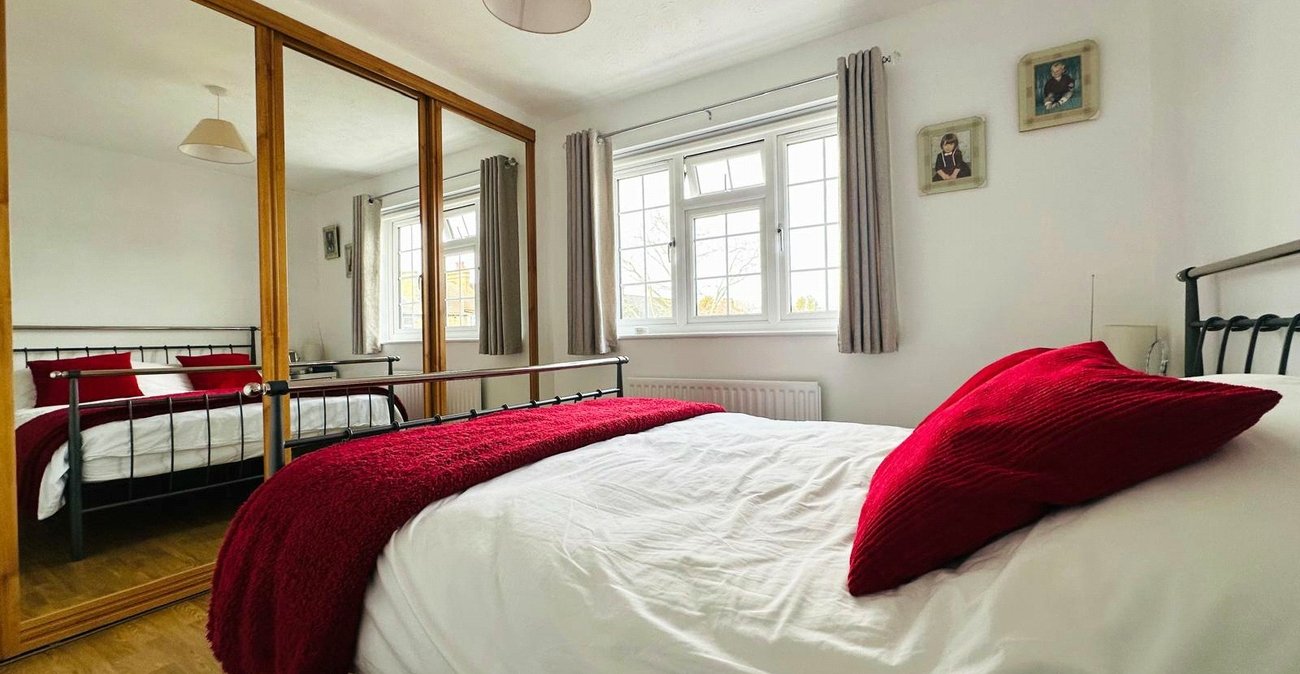 2 bedroom house for sale in London | Robinson Jackson