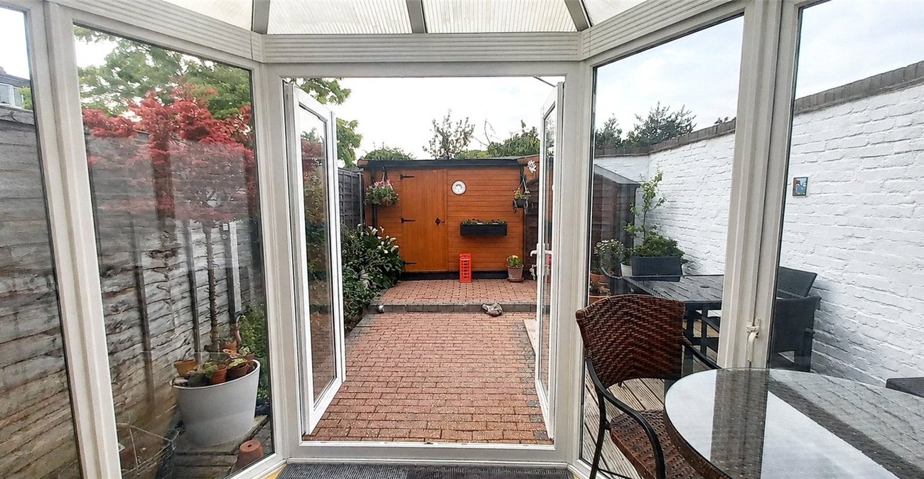 2 bedroom house for sale in London | Robinson Jackson
