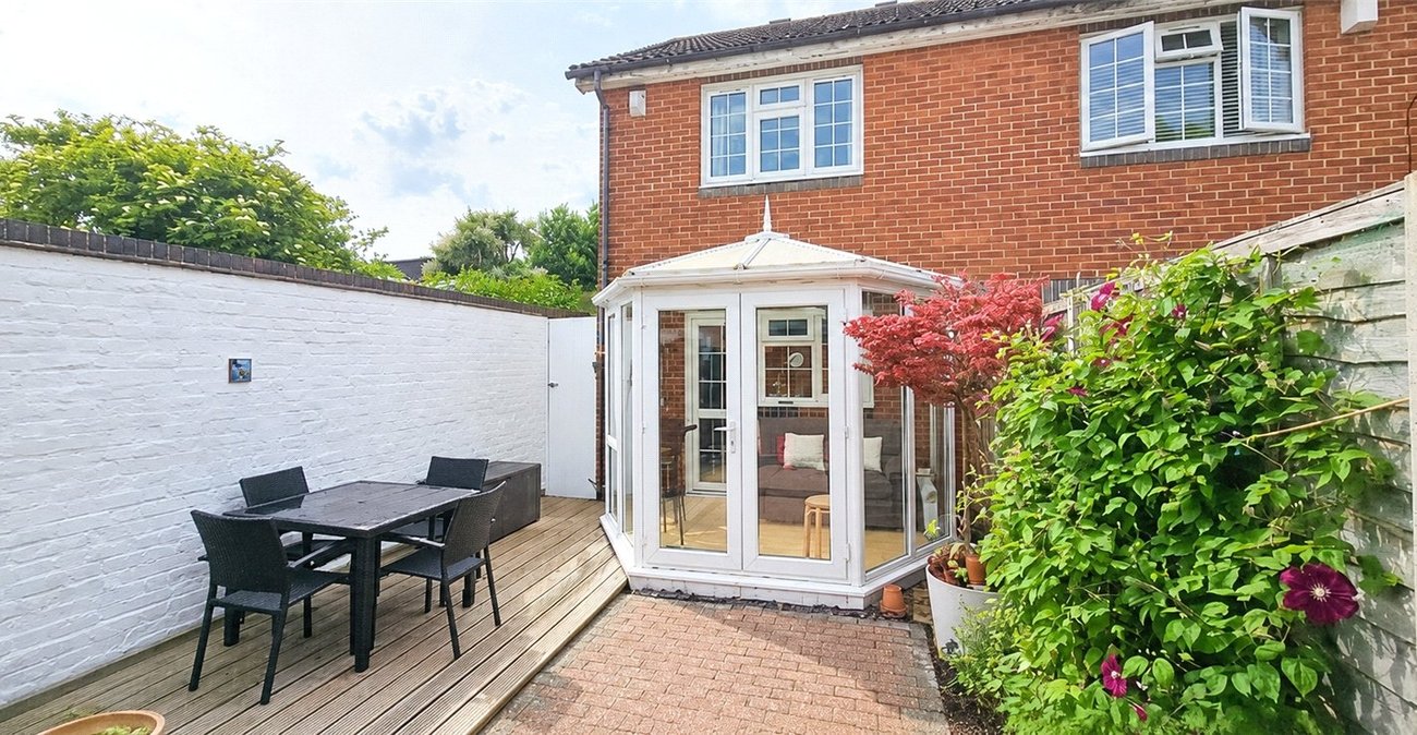 2 bedroom house for sale in London | Robinson Jackson