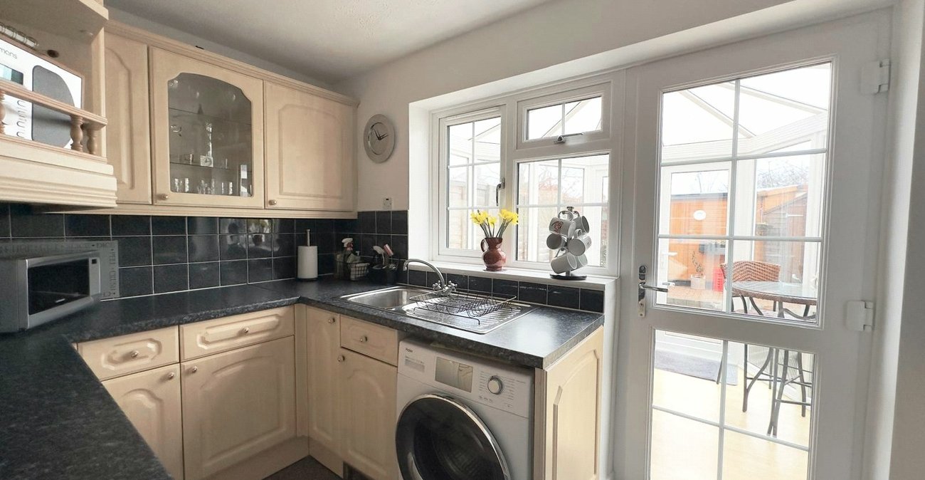 2 bedroom house for sale in London | Robinson Jackson