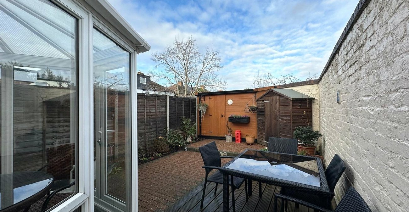2 bedroom house for sale in London | Robinson Jackson