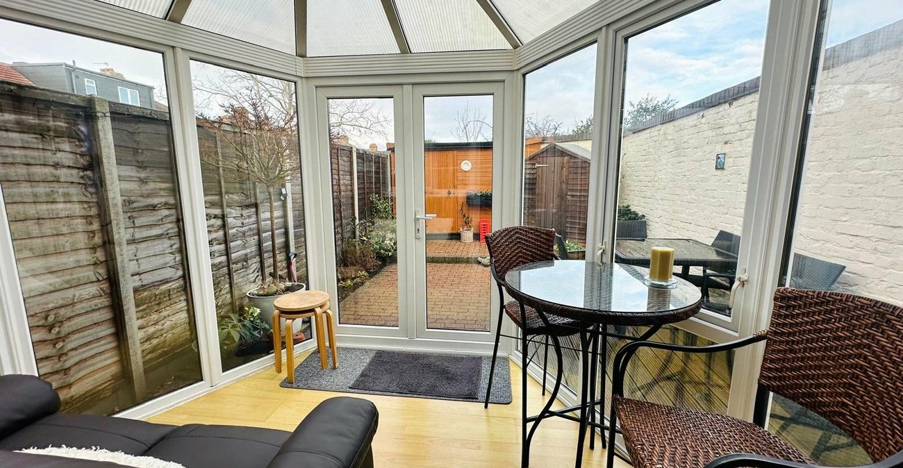 2 bedroom house for sale in London | Robinson Jackson