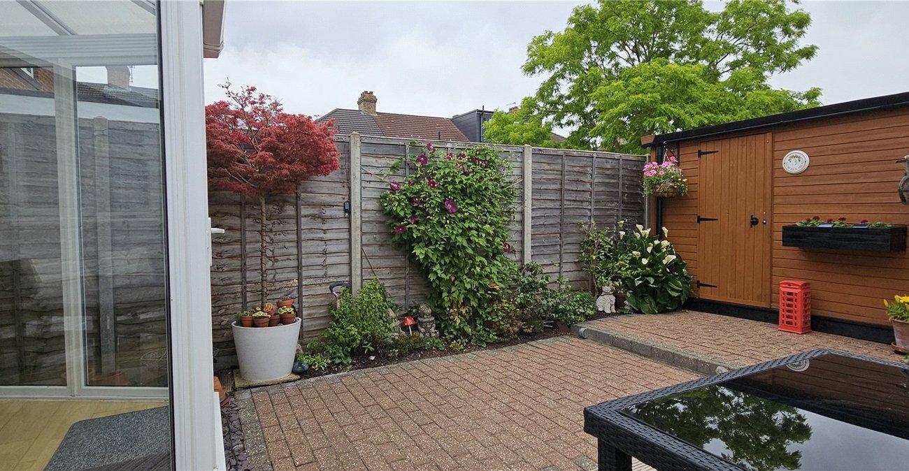 2 bedroom house for sale in London | Robinson Jackson