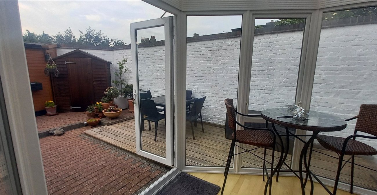 2 bedroom house for sale in London | Robinson Jackson